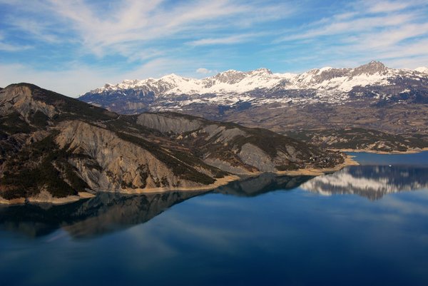 Comment construire une serre urbaine auto-régulée pour un potager en ville ?