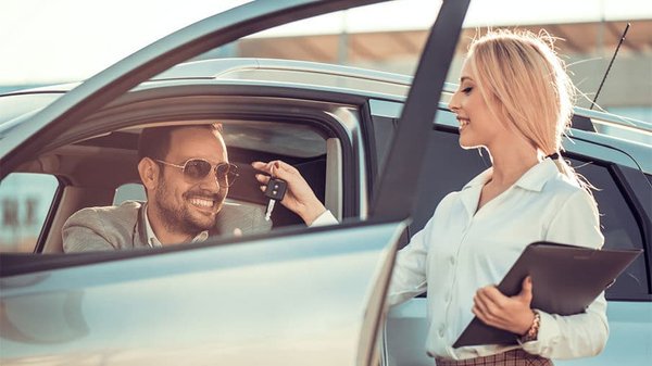 Louer un véhicule de courtoisie : les points essentiels à retenir